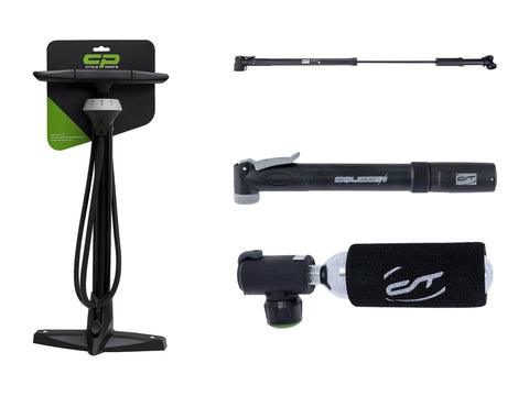 Vier Bauarten von Fahrradpumpen nebeneinander: Standpumpe mit Standfuß, Rahmenpumpe, Minipumpe und CO2-Kartuschenpumpe