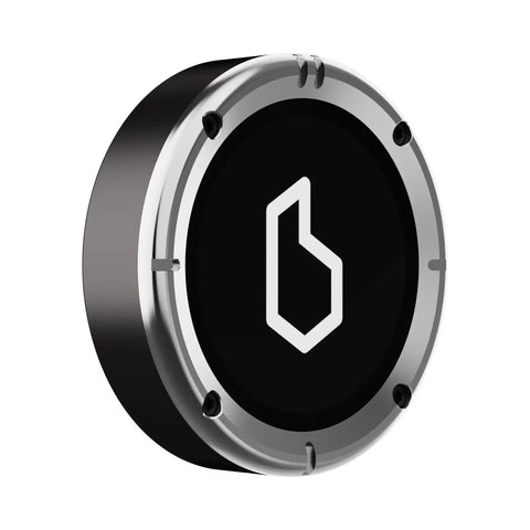 BEELINE Moto II Classic mit Aluminiumgehäuse und polierter Edelstahlblende, schräg von hinten mit Beeline-Logo