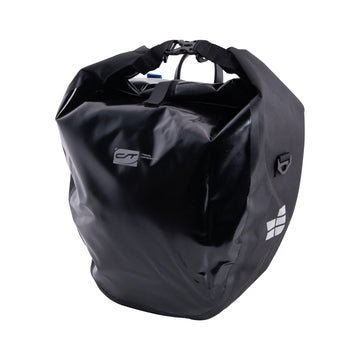 CONTEC Einzeltasche Travel Waterproof in Schwarz, Vorderansicht mit geschlossenem Rollverschluss und Tragegriff