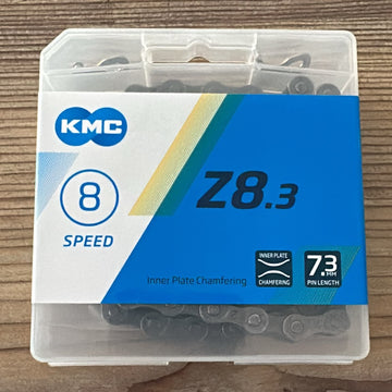 Fahrradkette KMC Z8.3, 8-fach, 7,3 mm Pin-Länge, Originalverpackung, Foto aus unserer Berliner Werkstatt