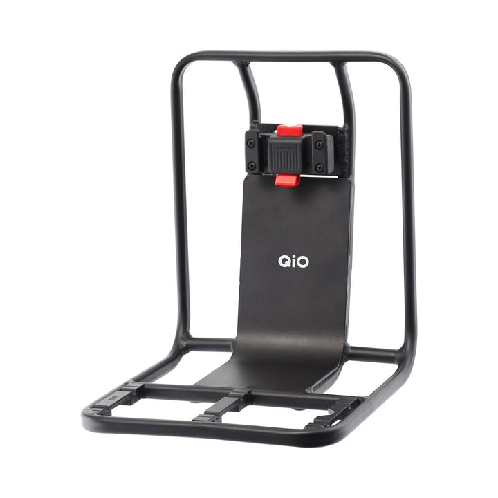 Schwarzer QiO Luk Frontgepäckträger aus Aluminium mit KLICKfix-Adapter und MIK-Profil auf der Ladefläche