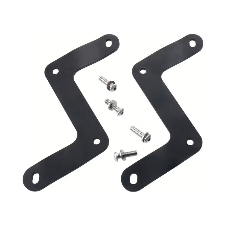 Zwei schwarz eloxierte Aluminium-Adapterwinkel mit vier Befestigungsschrauben für den QiO Frontgepäckträger