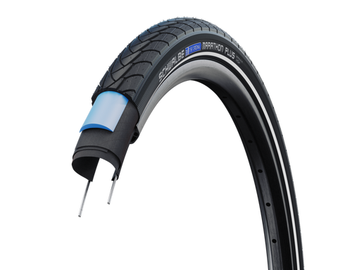 Querschnitt Schwalbe Marathon Plus mit blauer SmartGuard-Pannenschutzeinlage